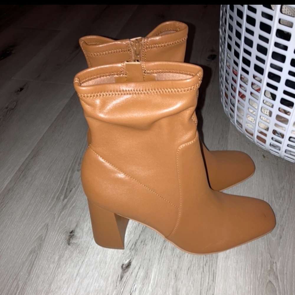 BNWT Express caramel leather boots! Size 10!
